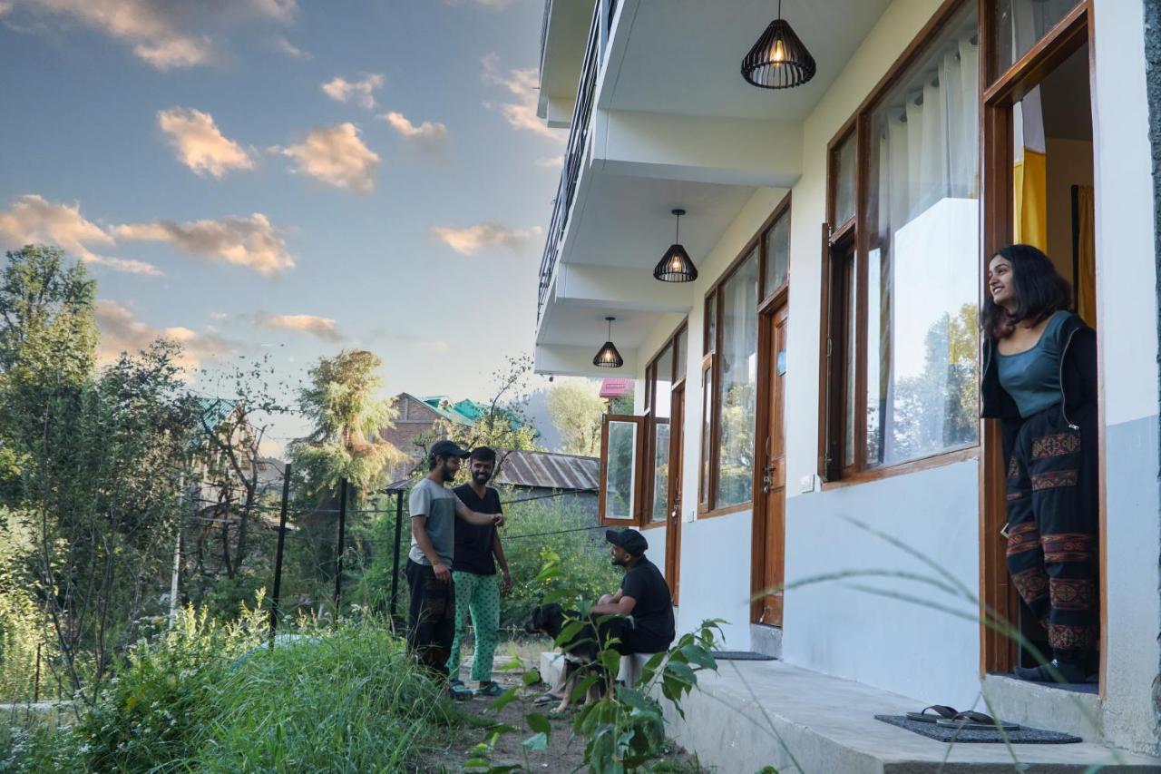 Firefly Hostel Manāli Exteriér fotografie